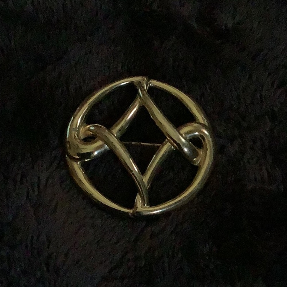 Monet goldtone brooch